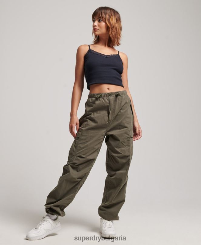 Superdry облекло N00H2560 зелено Жени панталони с парашутен захват