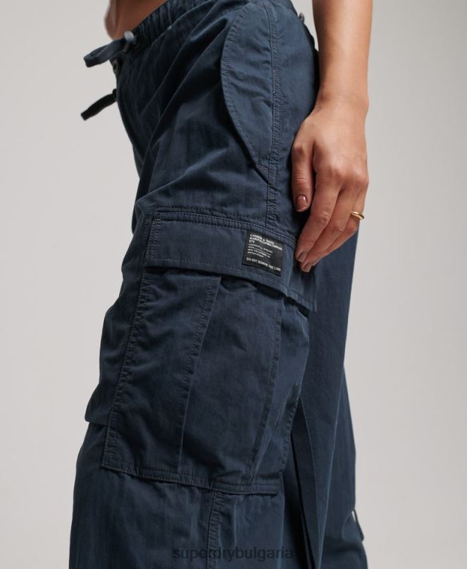 Superdry облекло N00H2563 военноморски флот Жени панталони с парашутен захват