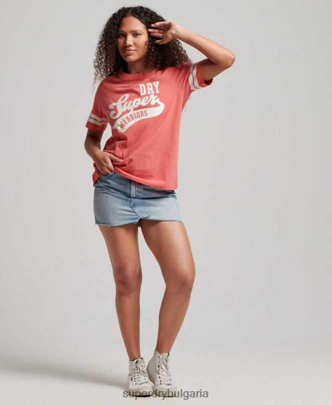 Superdry облекло N00H2247 корал Жени колегиална тениска с реколта от органичен памук