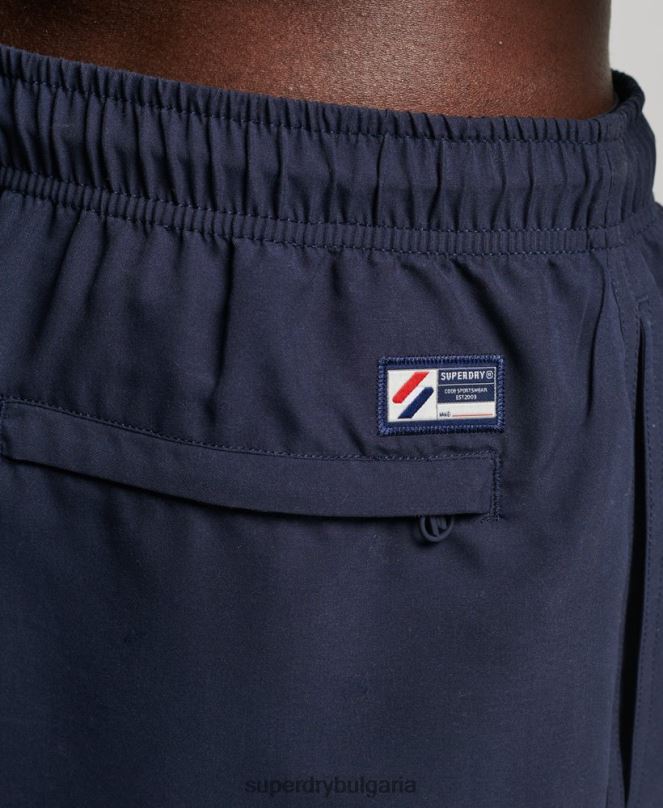 Superdry облекло N00H409 военноморски флот мъже 19-инчови рециклирани бански шорти с апликация