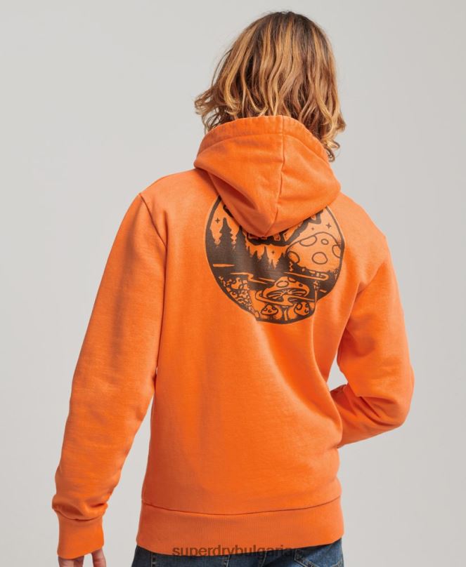 Superdry облекло N00H707 оранжево мъже суичър с графична качулка в гората