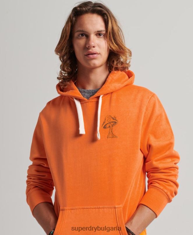 Superdry облекло N00H707 оранжево мъже суичър с графична качулка в гората