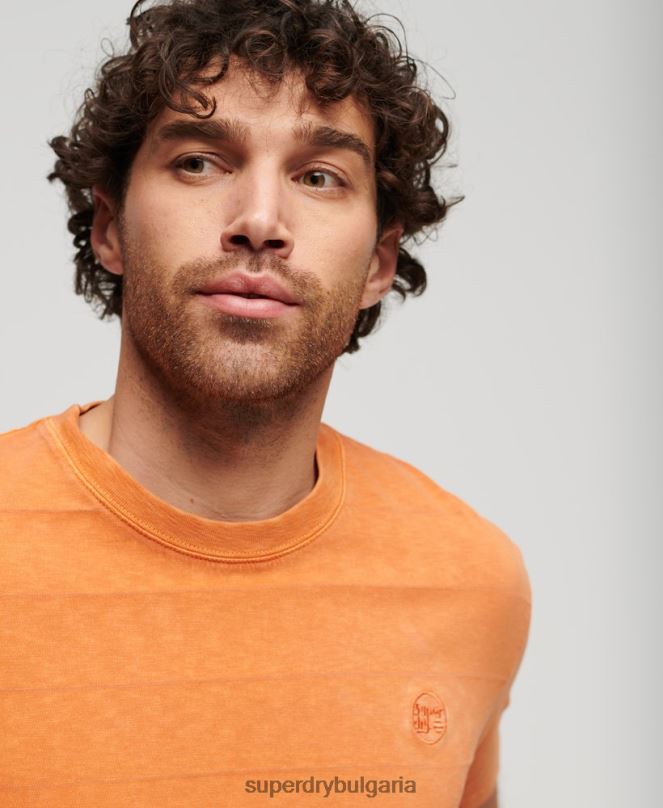 Superdry облекло N00H21 оранжево мъже тениска с ретро текстура от органичен памук