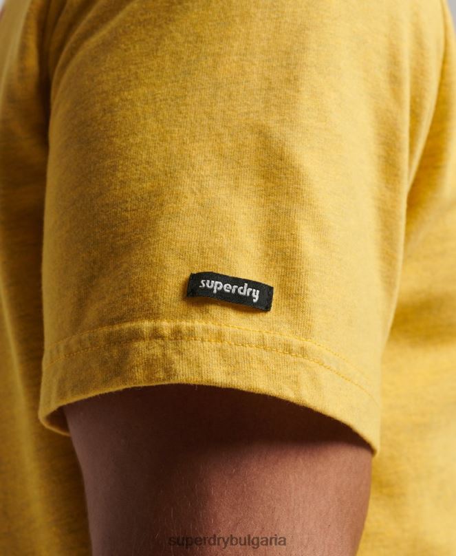 Superdry облекло N00H22 жълто мъже ретро тениска със стикери за пътуване