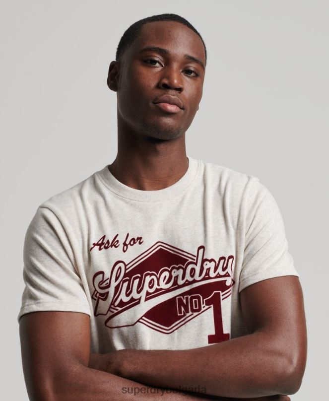 Superdry облекло N00H4953 сметана мъже колегиална тениска в стил винтидж сценарий