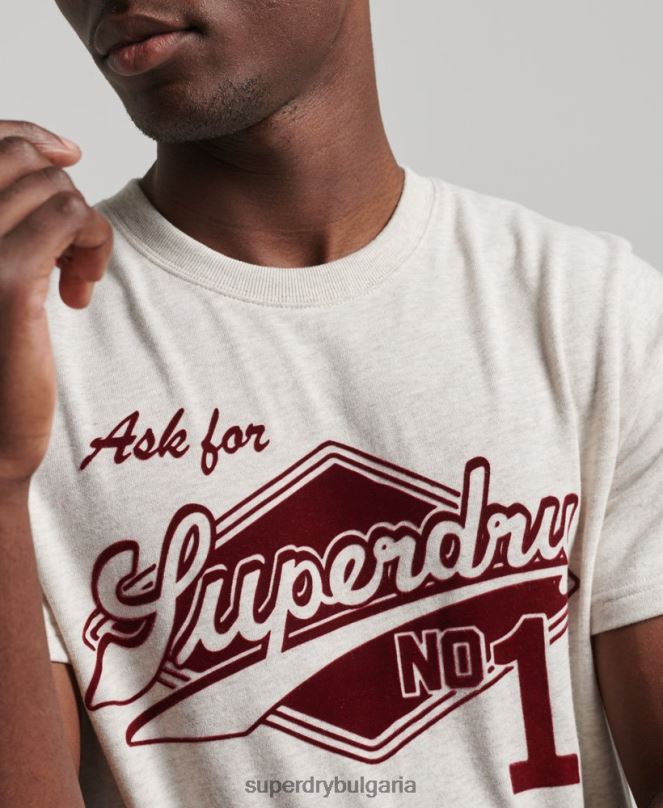 Superdry облекло N00H4953 сметана мъже колегиална тениска в стил винтидж сценарий